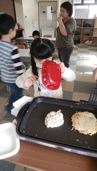 鉄板を触らないように慎重に焼きました（●＾o＾●）