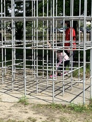 公園で遊びました。雨で下が水たまりの場所も多かったので遊べる遊具は少なくて残念でした(T_T)